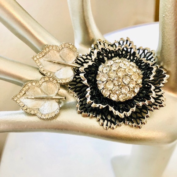 Vintage Rhinestone Brooch & Signed Earrings - Picture 3 of 8